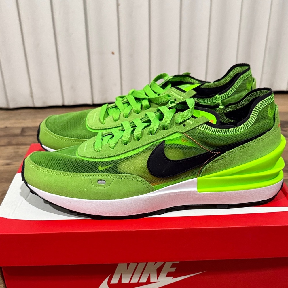 Nike Men's Lime Green Athletic Shoes - Picture 5 of 9